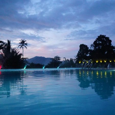 Jhoanie Hotel Tomohon Exterior photo