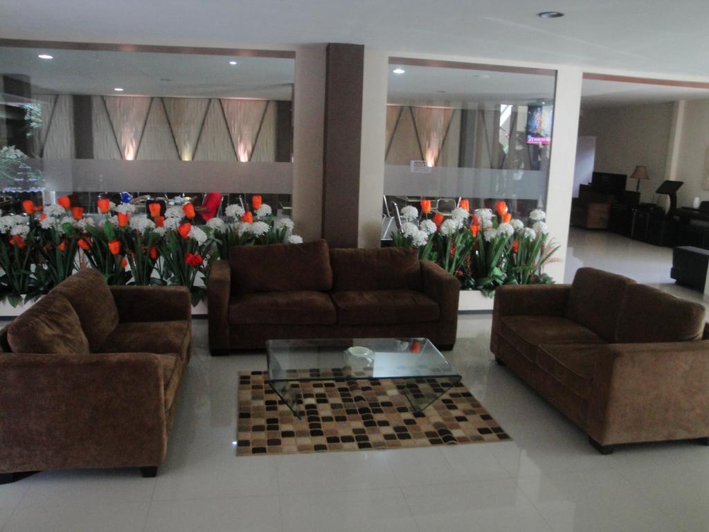 Jhoanie Hotel Tomohon Exterior photo